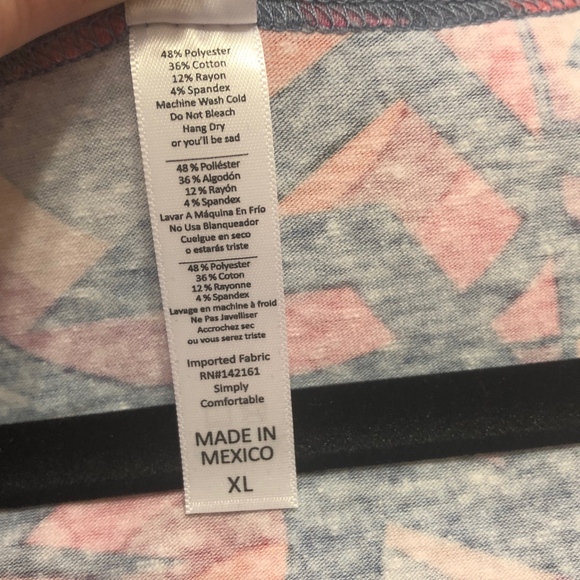 ♦️2/$30 LuLaRoe Classic T - Picture 3 of 7